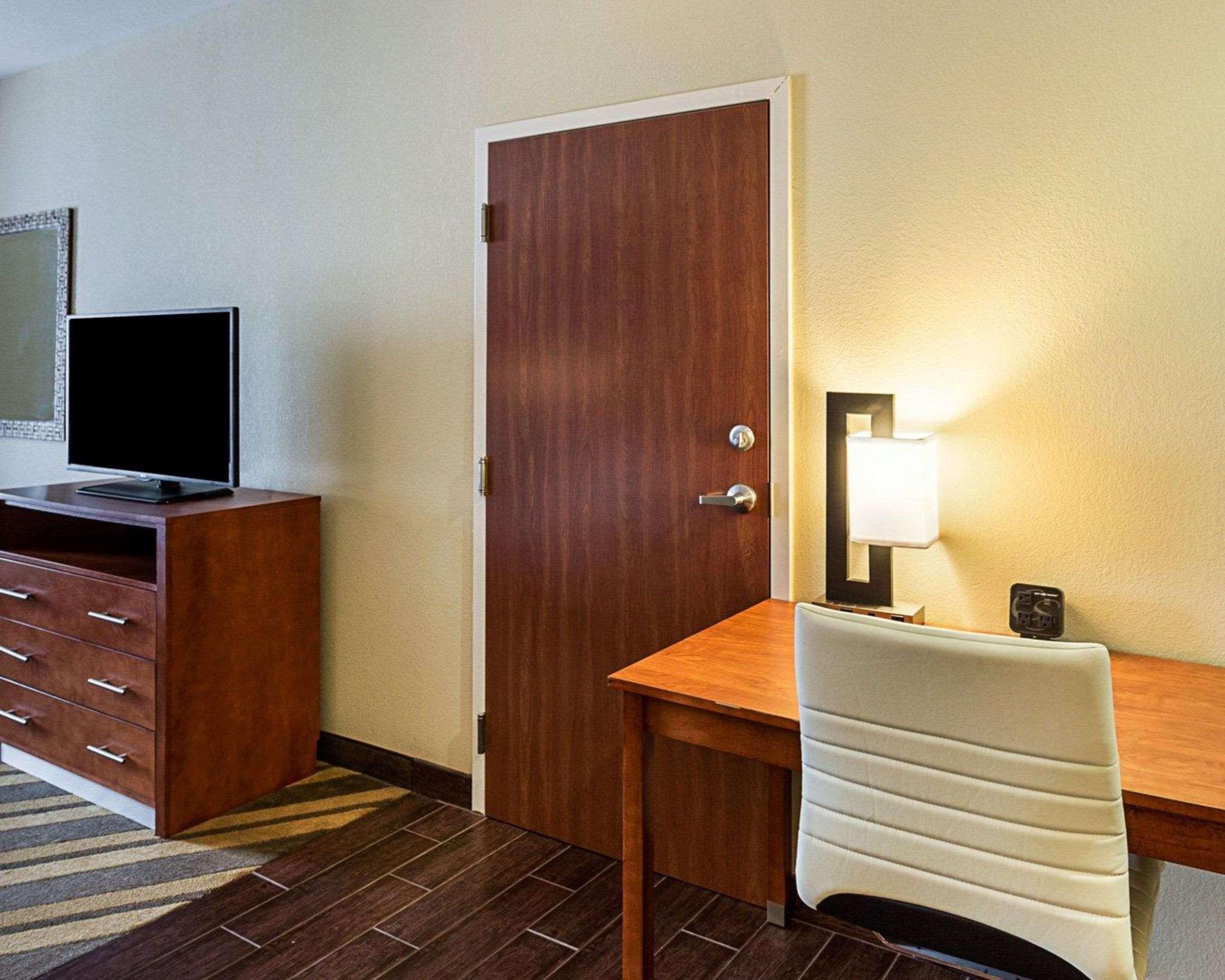 Comfort Suites Near Tanger Outlet Mall Gonzales Exterior foto