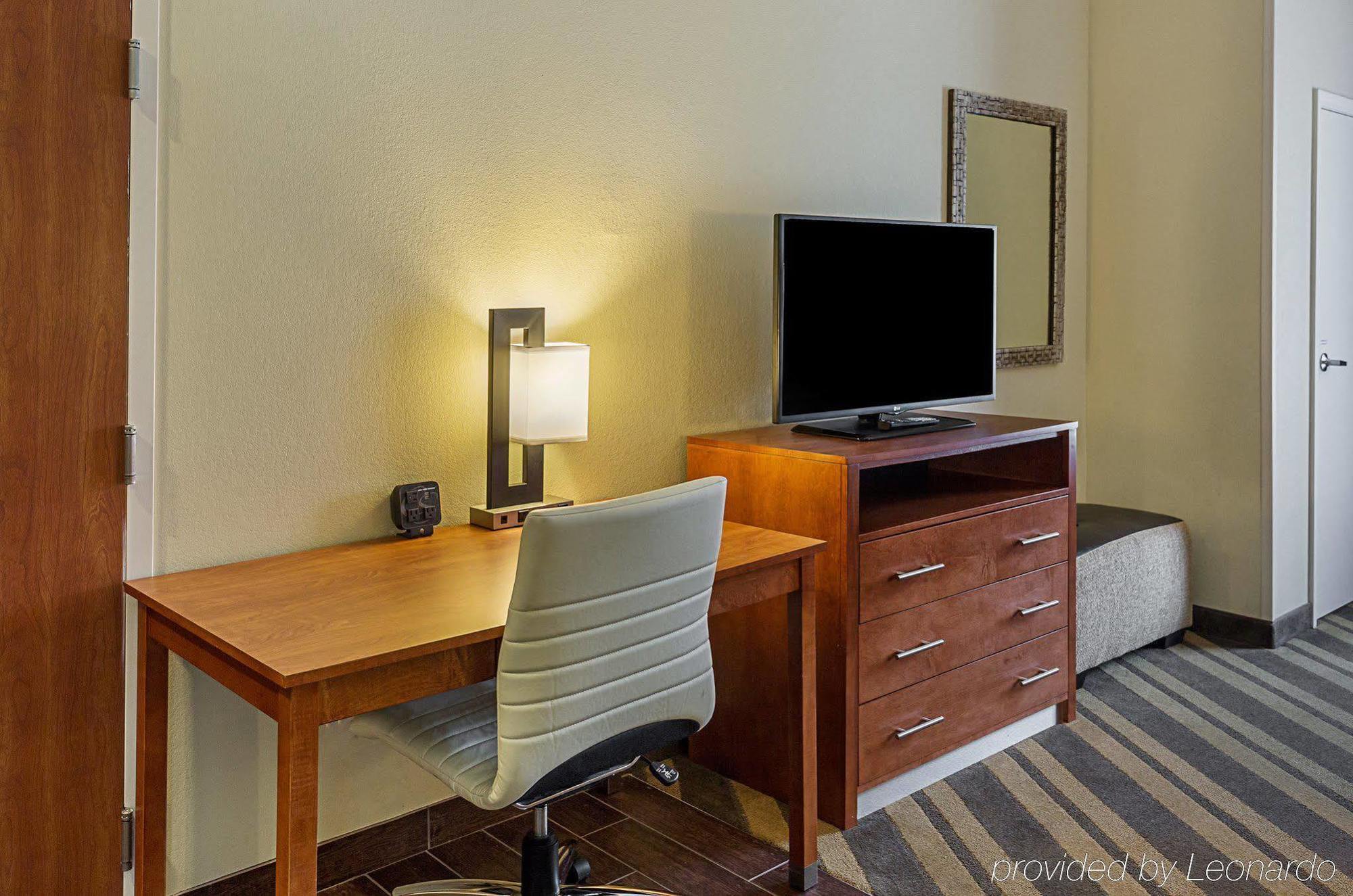 Comfort Suites Near Tanger Outlet Mall Gonzales Exterior foto